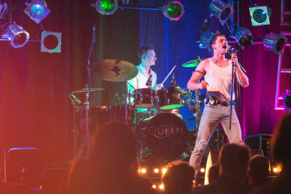The music of QUEEN | Die Musik-Dinner-Show zu Weihnachten | 15. Dezember - Image 6